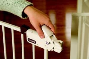 Hardware mounted gate