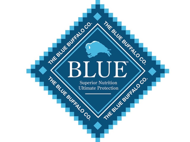 Looking for healthy holiday treats for dogs? Check out grain-free BLUE Santa Snacks and Santa Stew Holiday Feast from Blue Buffalo!