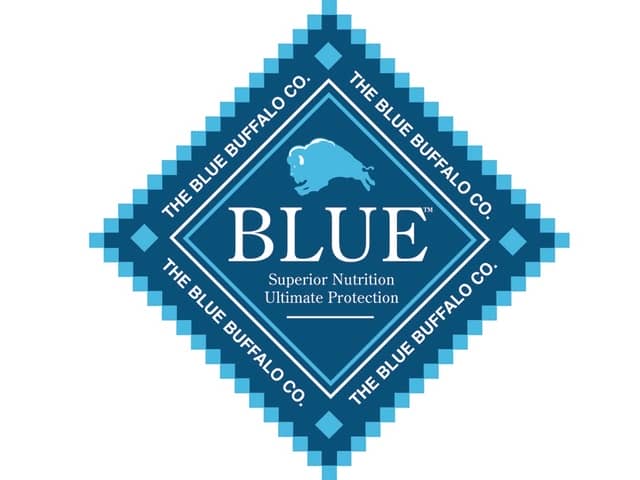 Looking for healthy holiday treats for dogs? Check out grain-free BLUE Santa Snacks and Santa Stew Holiday Feast from Blue Buffalo!