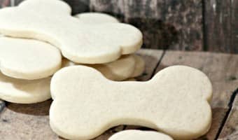 Looking for a limited ingredient hypoallergenic dog treat for your sensitive pooch? These easy biscuits have just four ingredients, all gentle on tummies.