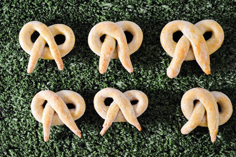 Your pooch is going to love this delicious homemade pretzels dog treat recipe! It’s just like your favorite pretzel, but with a bit of a twist! Pun intended! 