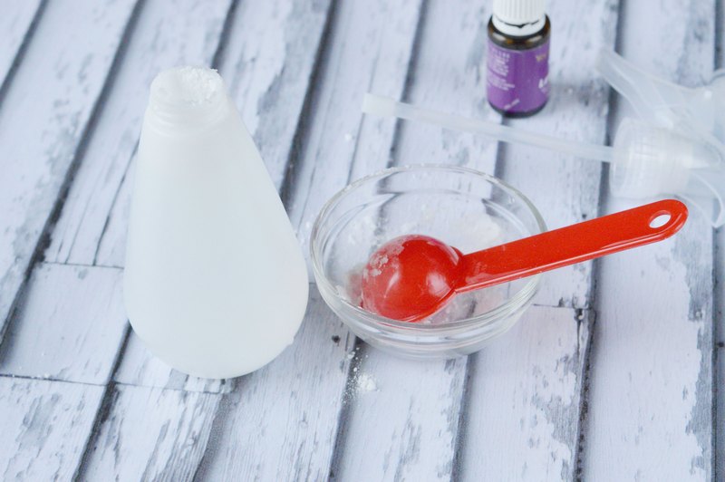 DIY Pet-Safe Essential Oil Deodorizer Spray ingredients