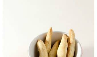 Vegetarian dog treats recipes are a great alternative to constantly giving your pooch meat-filled goodies. Check out the video & printable recipe card!