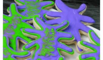 These homemade Halloween dog treats are the perfect reward for Fido's most brilliant tricks! Check them out!