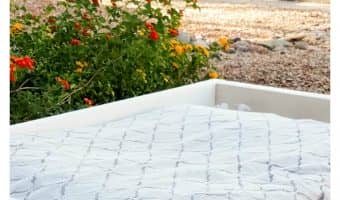 Looking for the perfect waterproof bed for your pooch? Check out this homemade dog bed using pallets!