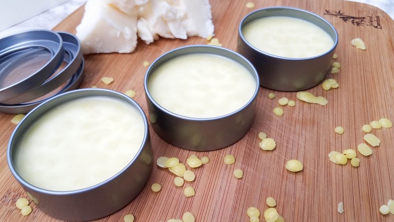 Are your dogs’ paws a little rough? Whip up this DIY paw balm in just a few minutes! Bonus: you can even use it on YOUR hands! 