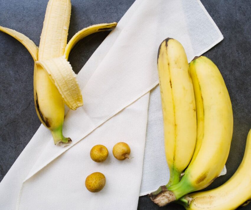 Can dogs eat banana peels?